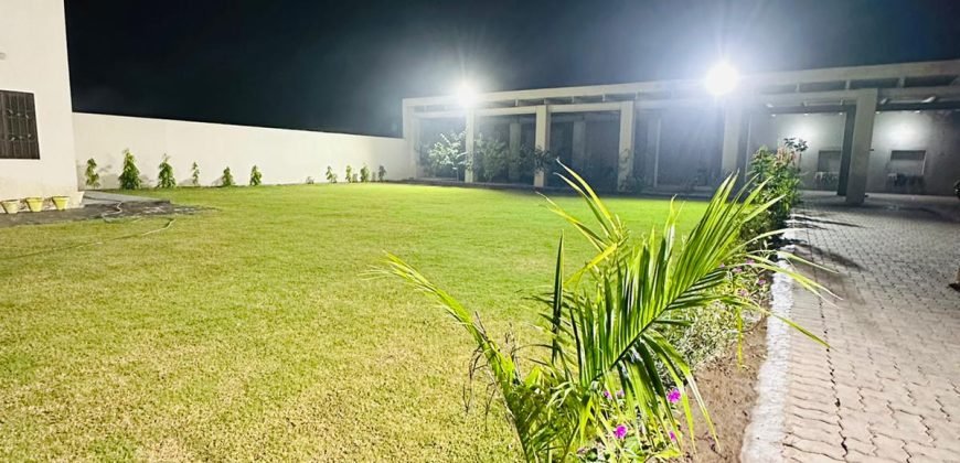 GREEN ACRE FARMHOUSE 244