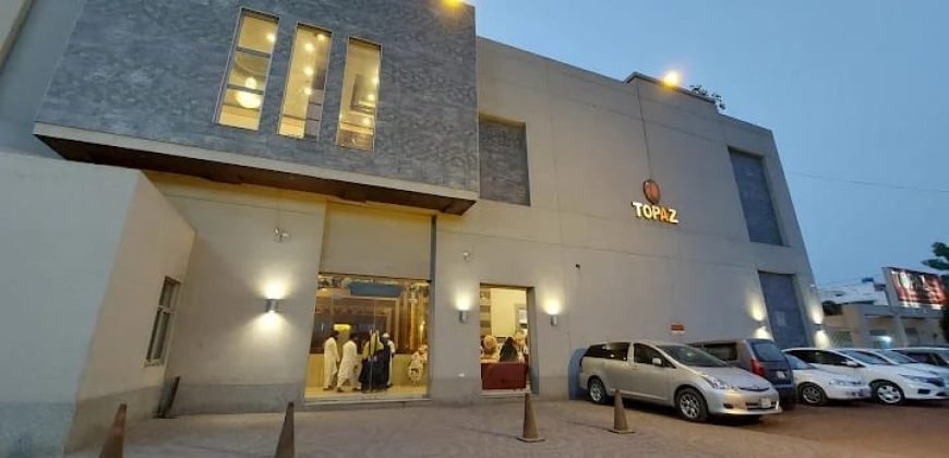 TOPAAZ BANQUET HALL 90